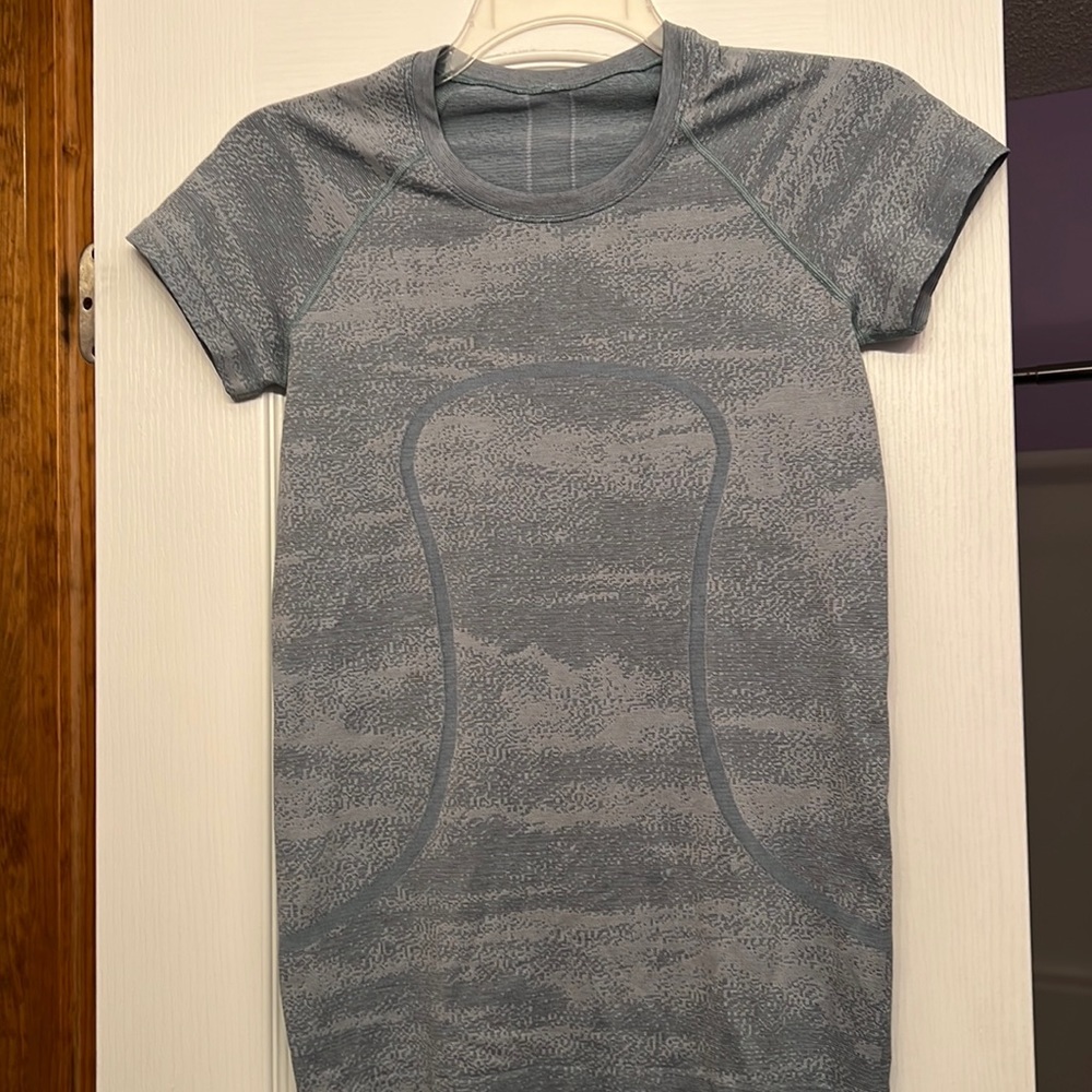Lululemon performance t-shirt. Blue/gray color:  size 8